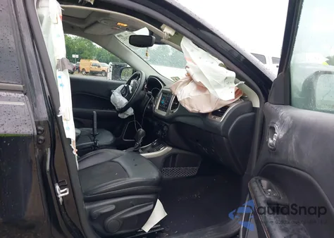 2017 Jeep New Compass Latitude 4X4 из США, поврежденный, VIN 3C4NJDBB5HT607017